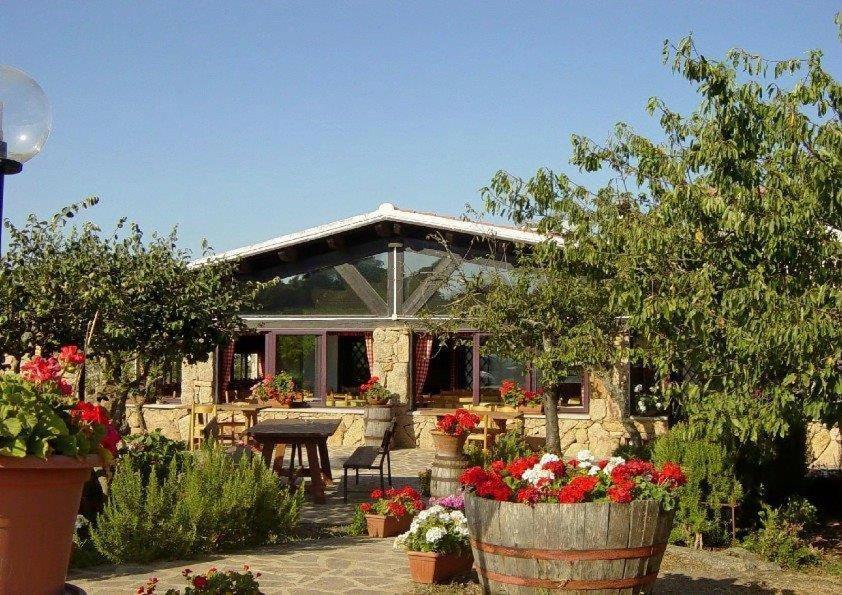 Agriturismo Vermentino Monti Esterno foto