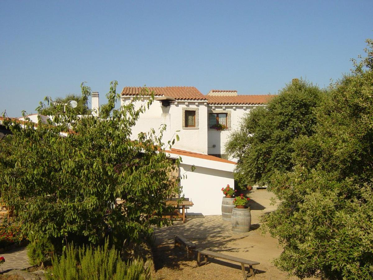 Agriturismo Vermentino Monti Esterno foto