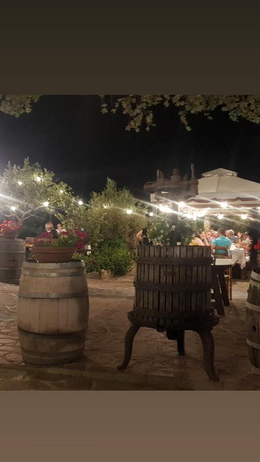 Agriturismo Vermentino Monti Esterno foto