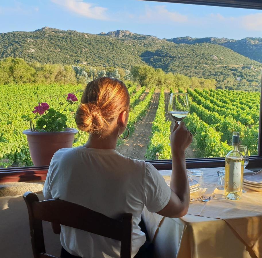 Agriturismo Vermentino Monti Esterno foto