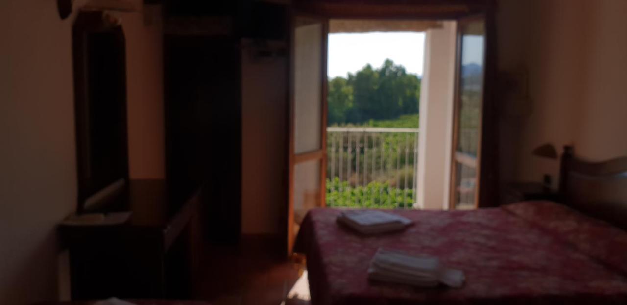 Agriturismo Vermentino Monti Esterno foto